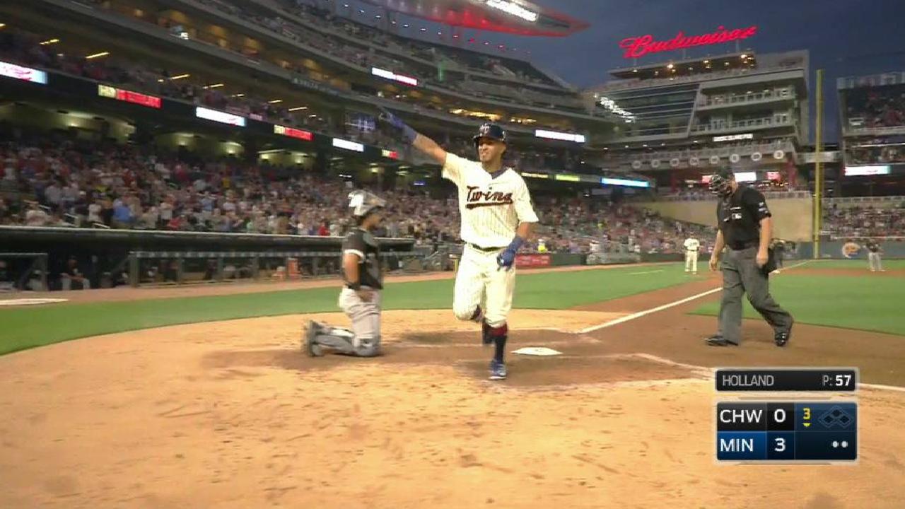 Rosario's two-run jack