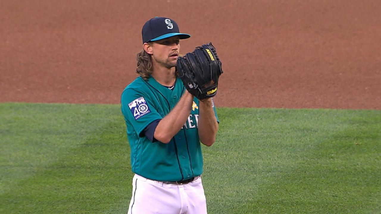 Leake brilla en su debut y Marineros se imponen a Oakland