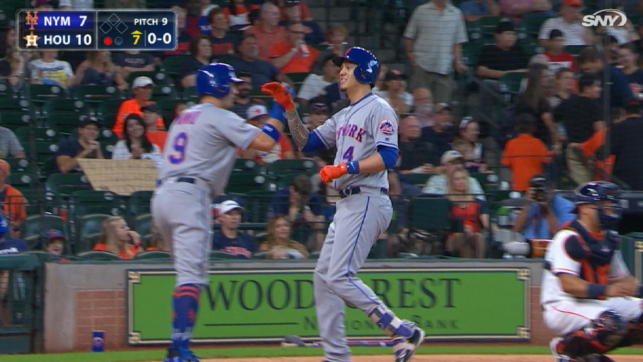 Flores' 7th-inning grand slam