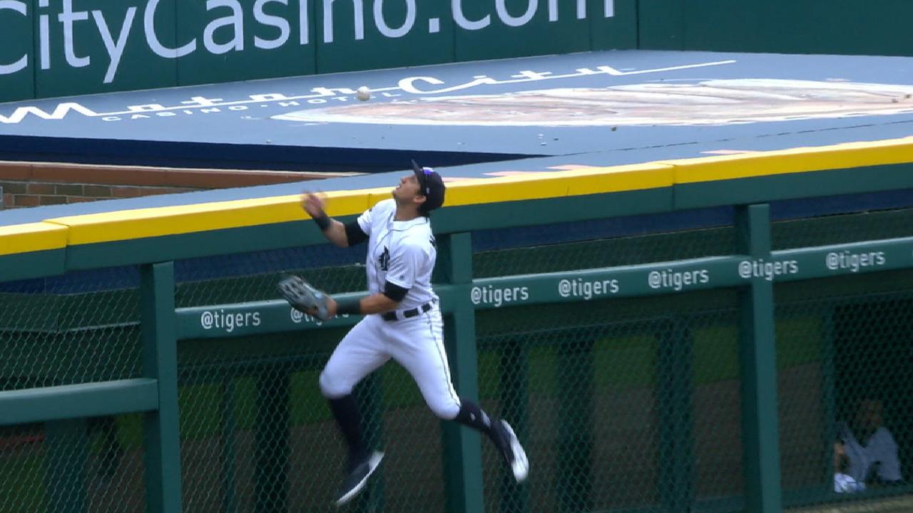 Ramirez's unusual solo homer
