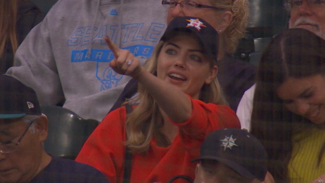 Upton takes in Verlander's debut