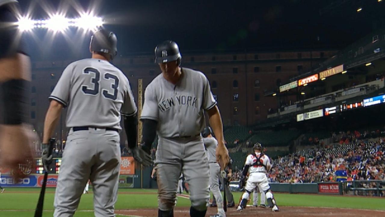 Yanks can't hold 5-run lead, fall on walk-off
