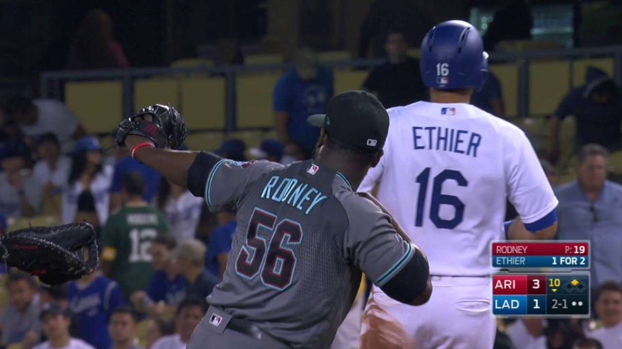 Gritty dozen! D-backs keep streaking