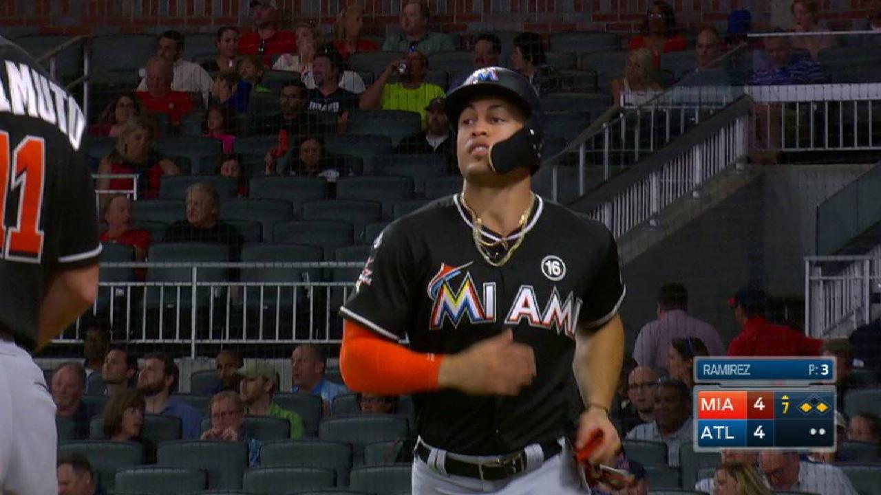 Ozuna's game-tying RBI single