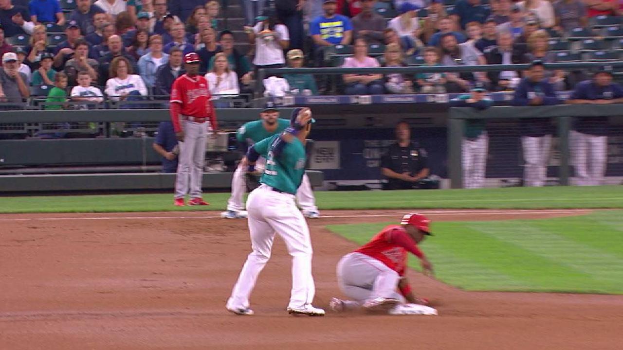 Leake induces a double play