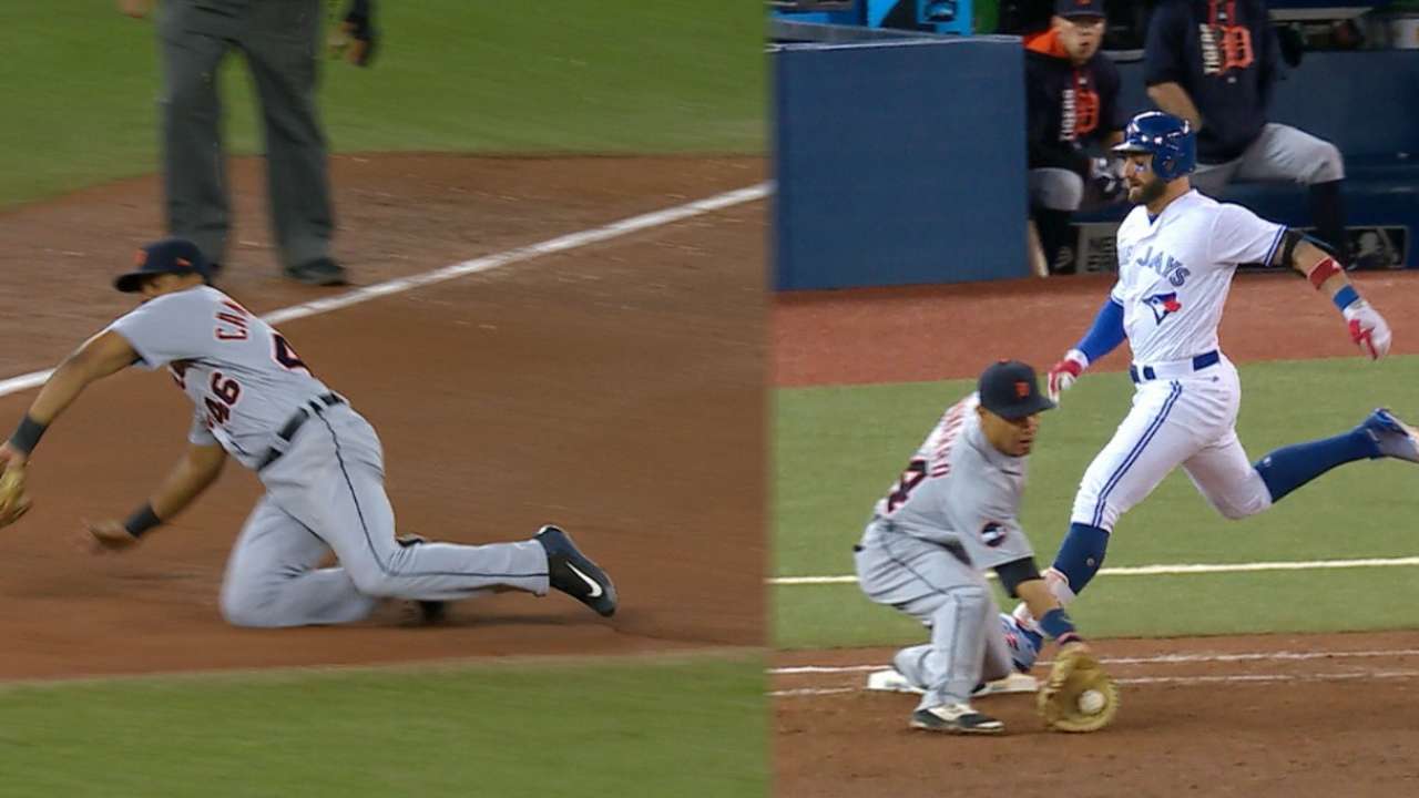 Tigers turn franchise's 1st triple play since '01