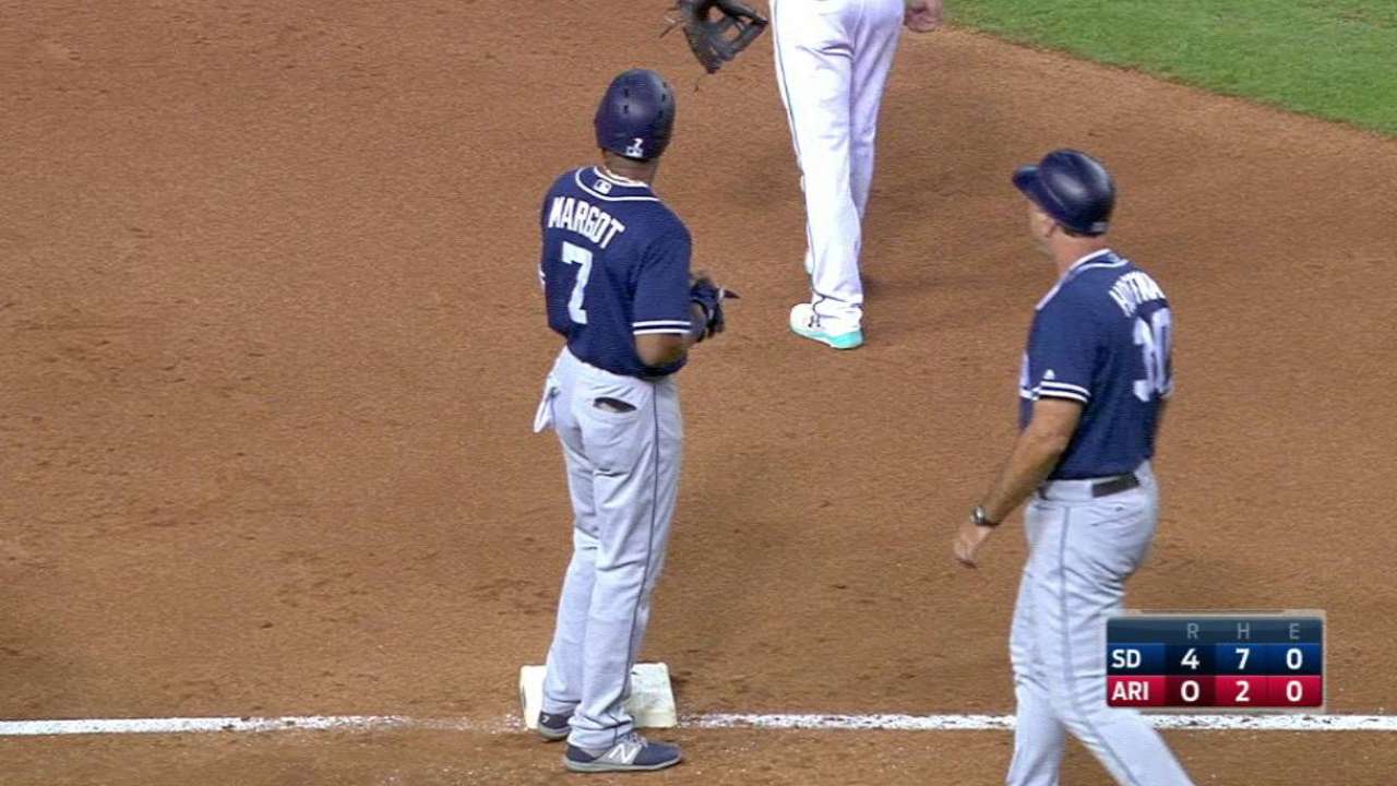 Padres estallan en Arizona y cortan racha de victoria de D-backs