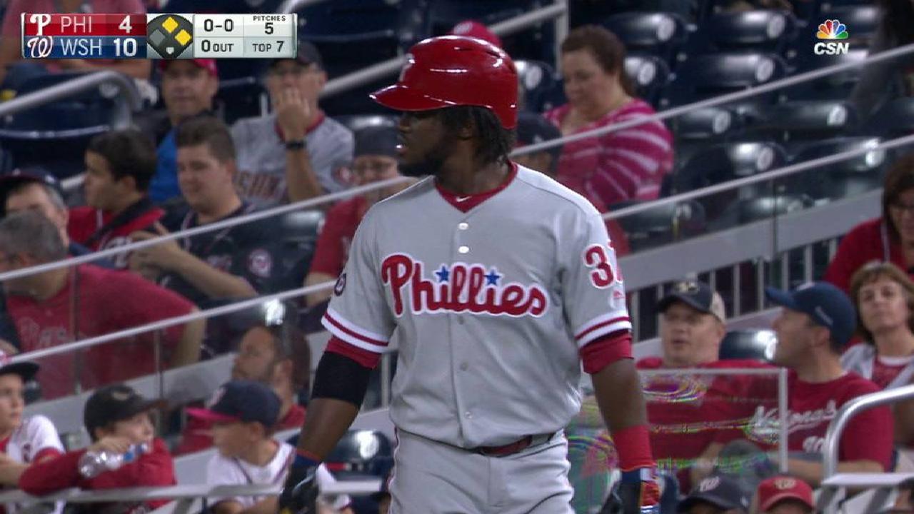 Herrera extends Majors' best hit streak to 21