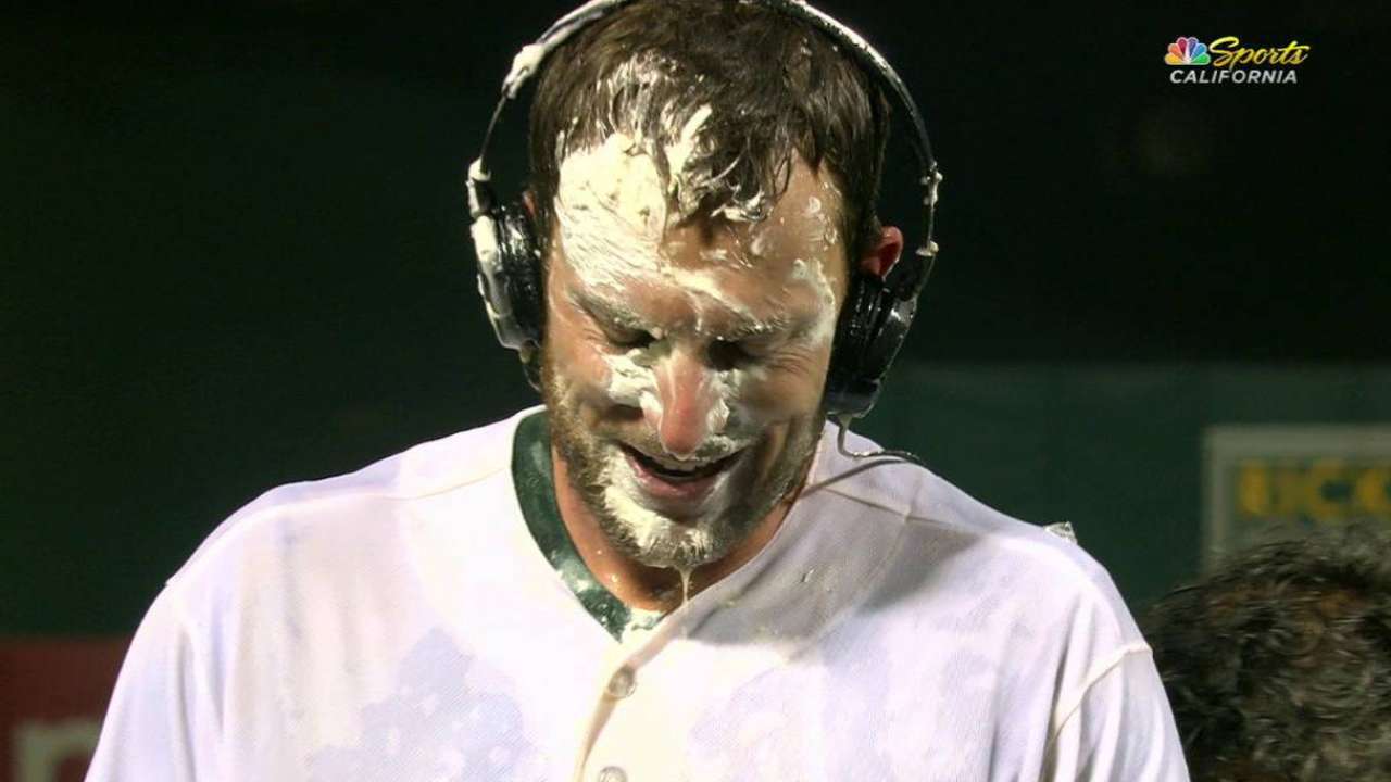 Lowrie on the walk-off win