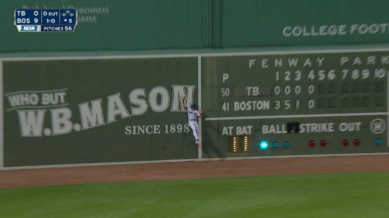Benintendi's leaping catch
