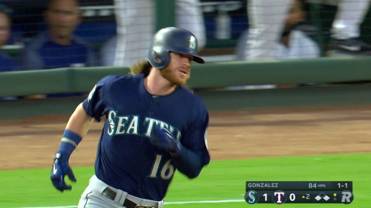 Mariners hang 10 on Texas; keep pace in WC