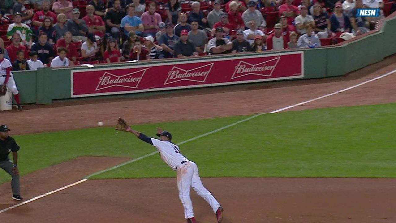 Devers makes a nifty catch