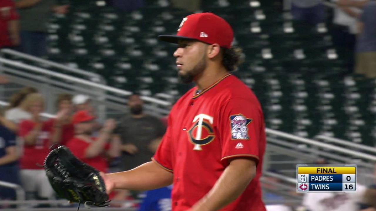 Twins select Moya's contract, DFA Vielma
