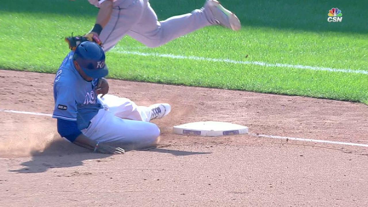 Smith nabs Escobar at third
