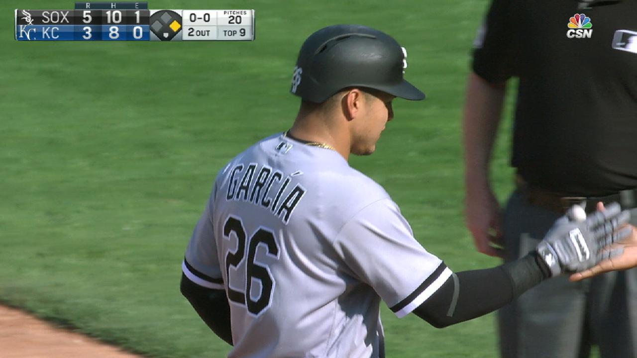 White Sox top Royals after trading late rallies