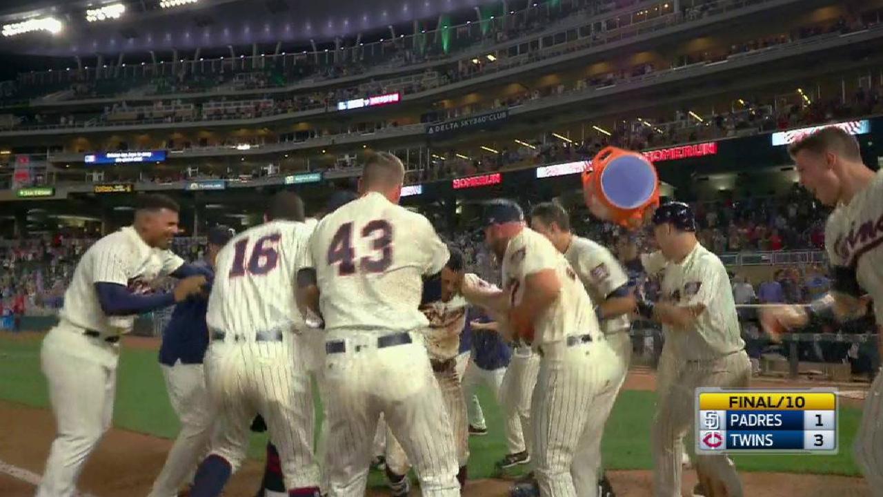 Mellizos dejaron tendidos a Padres con HR de oro de Rosario en la 10ma
