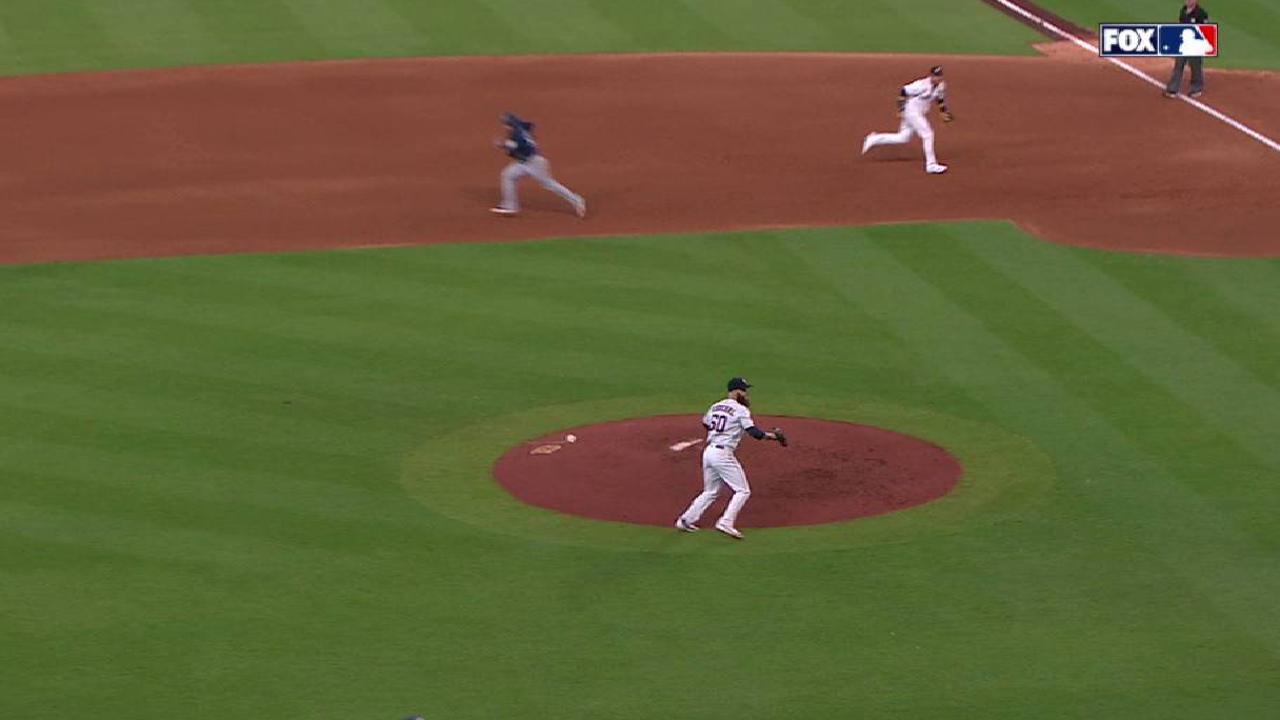 Keuchel starts DP to end inning