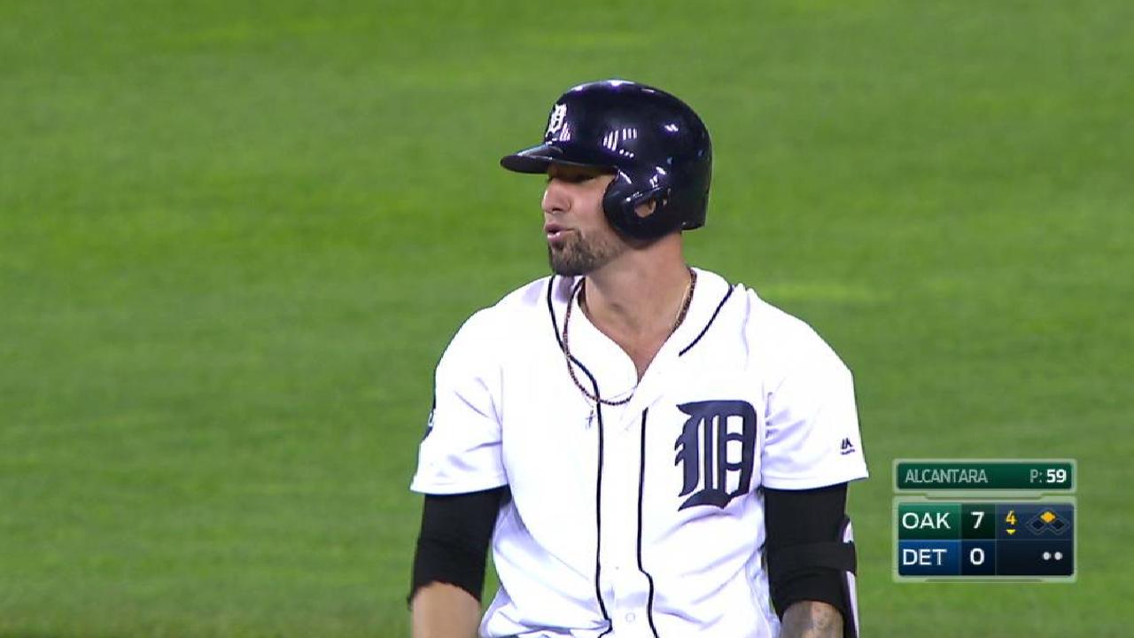 Castellanos extends hit streak