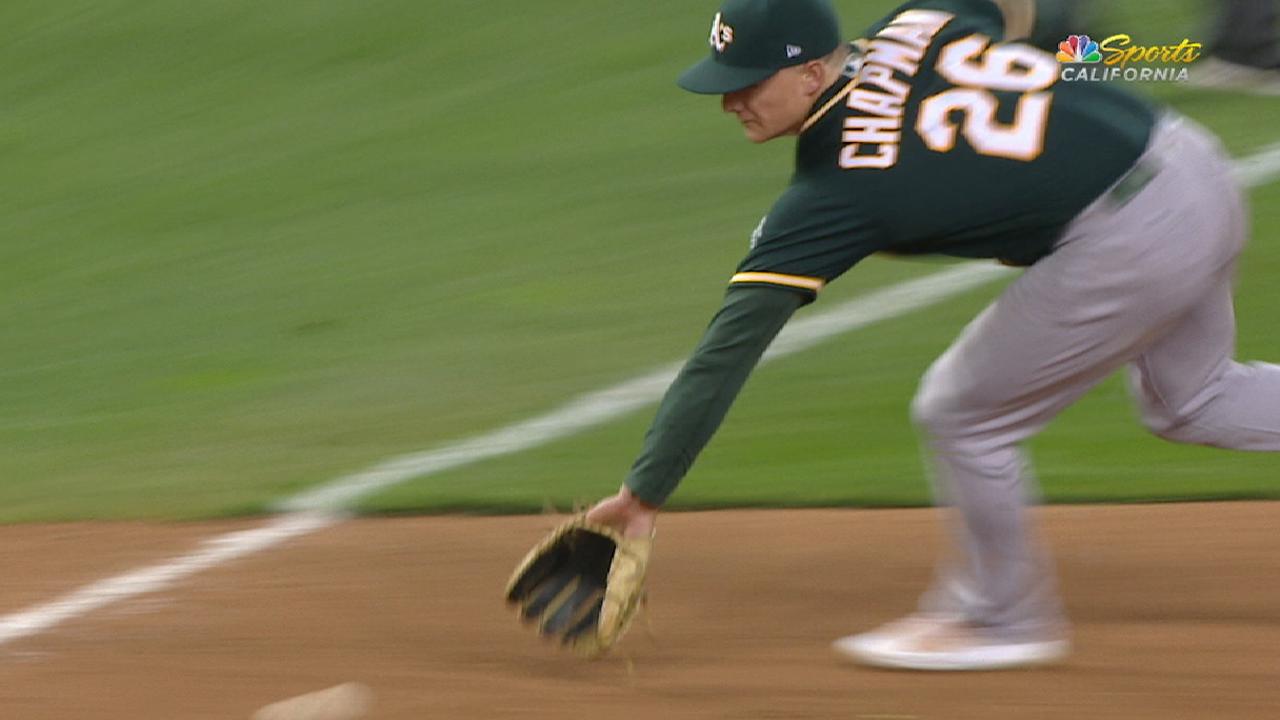 Chapman wows A's with top-notch defense