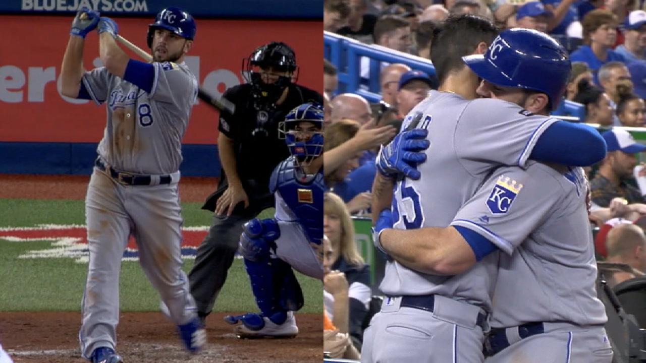 Mike Moustakas fija récord de jonrones en Reales con su 37mo en 2017
