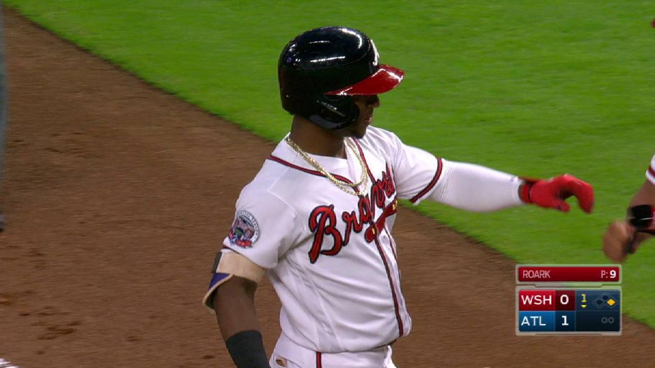 Braves edge Nationals behind Dickey, Albies