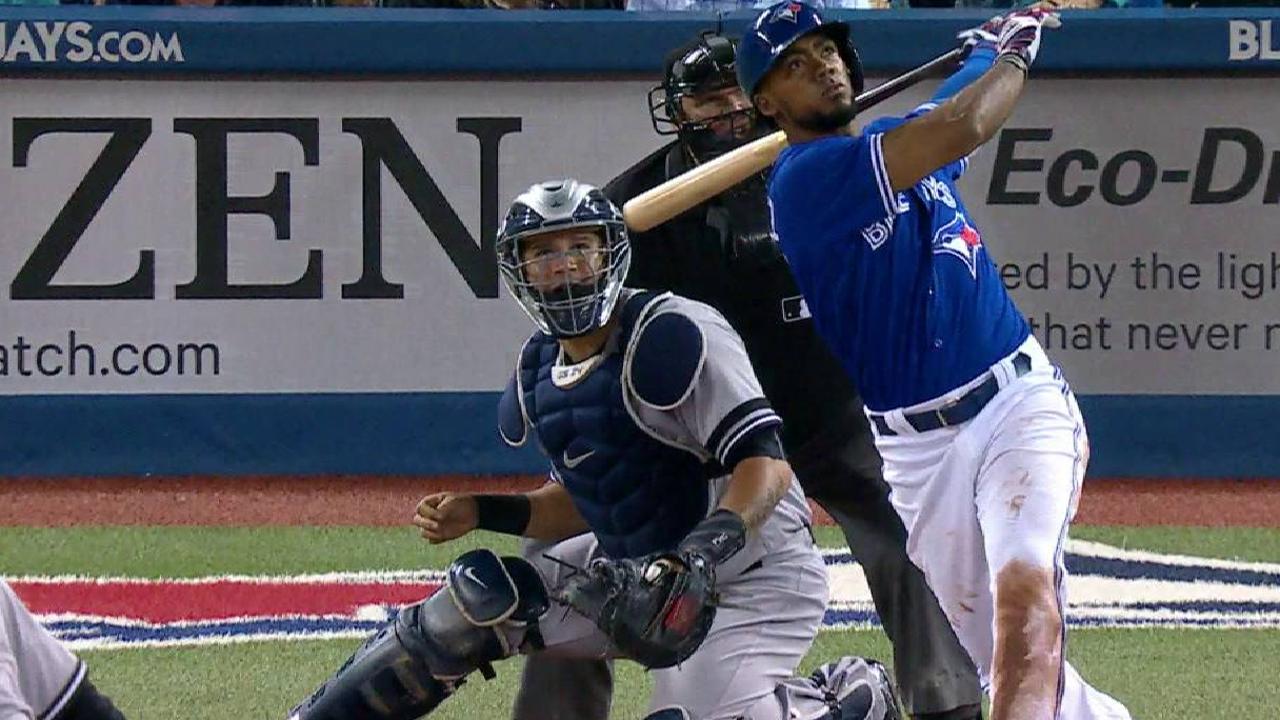 Hernandez's solo homer