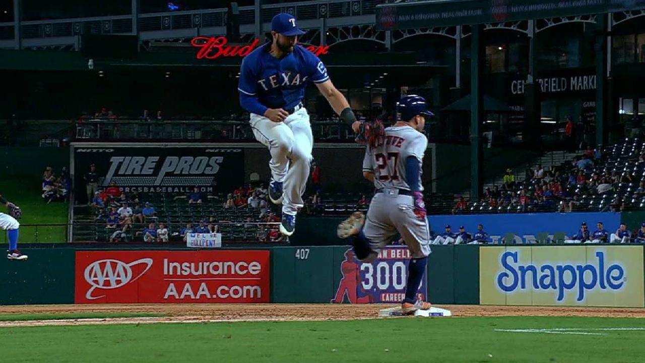 Gallo tags out Altuve at first