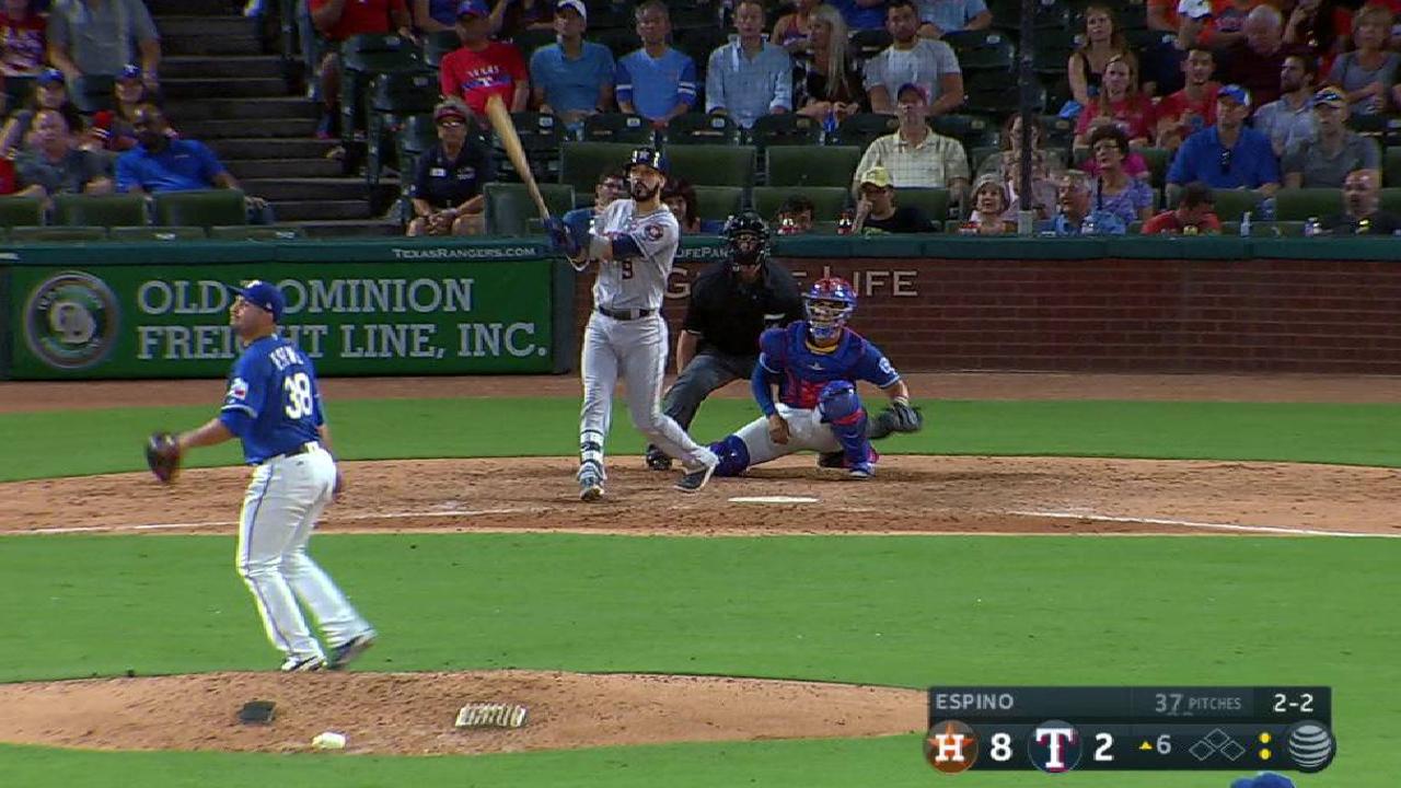 Astros apabullan a Rangers y los dejan al borde de la eliminación