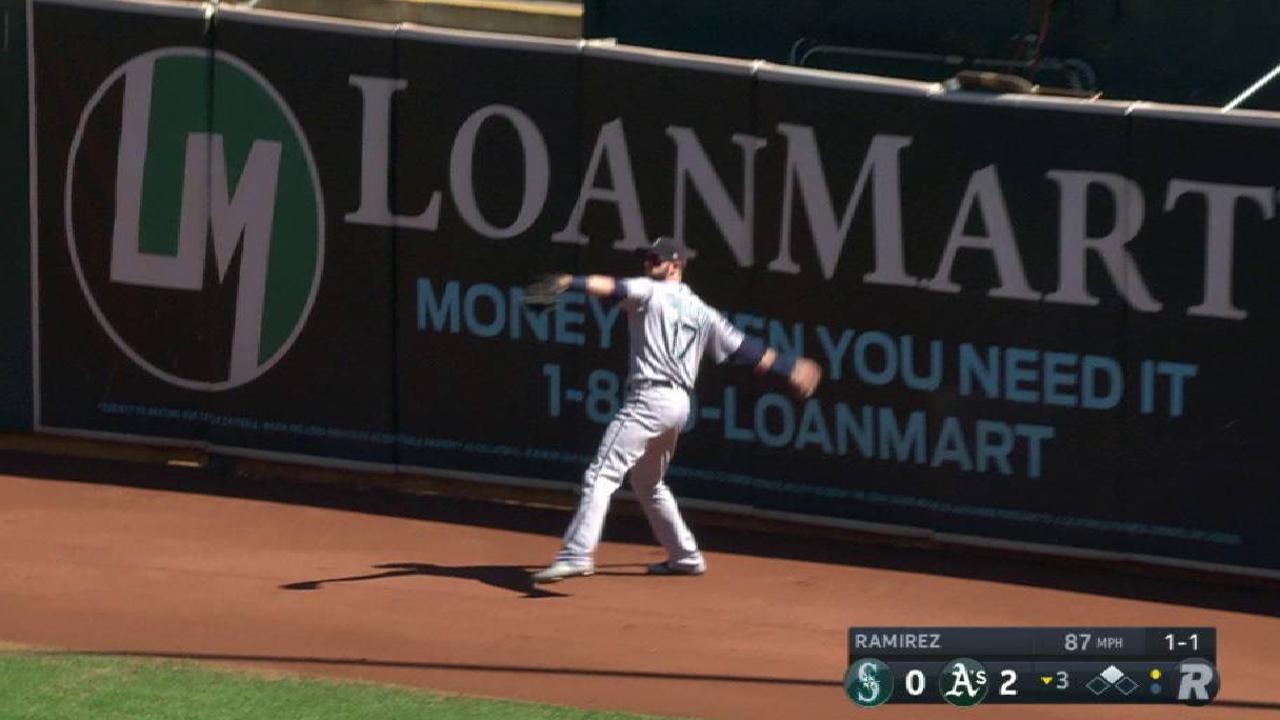 Haniger's leaping catch at wall