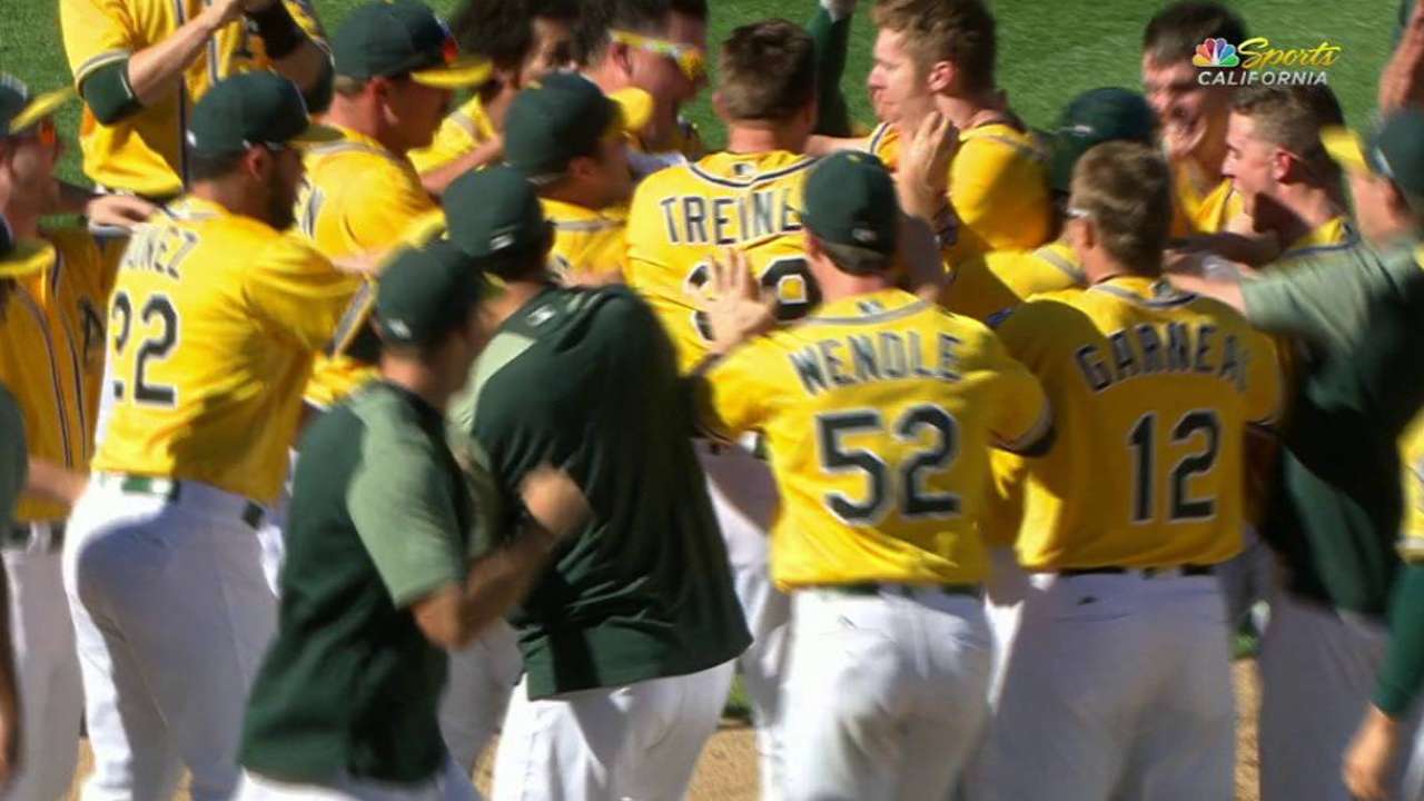 Yes he Canha! HR walks A's off in home finale