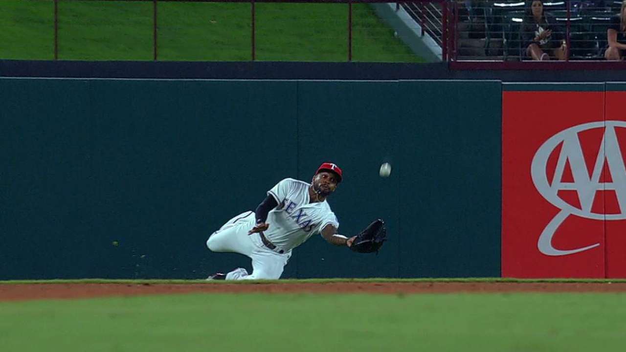 DeShields' diving catch