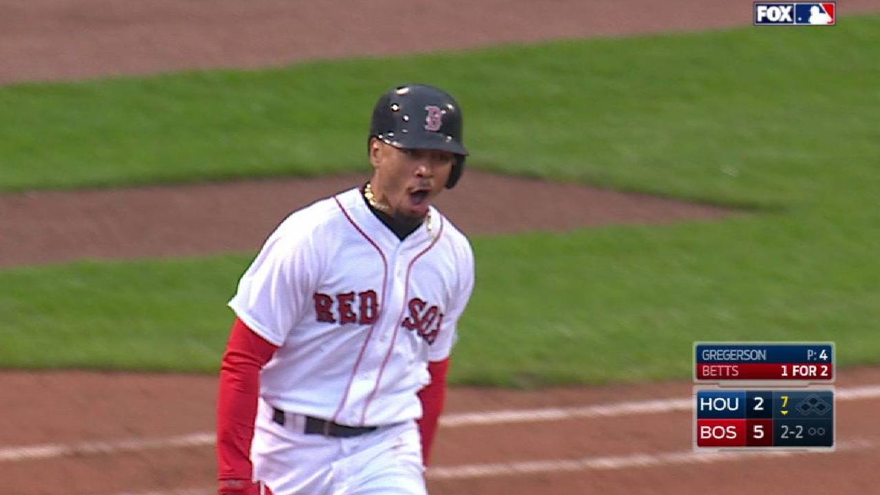 Betts' solo homer