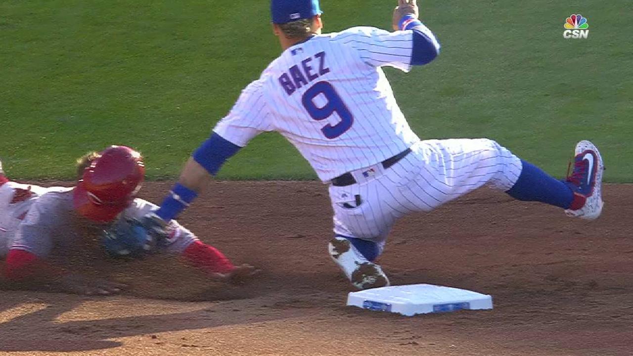 Contreras throws out Peraza