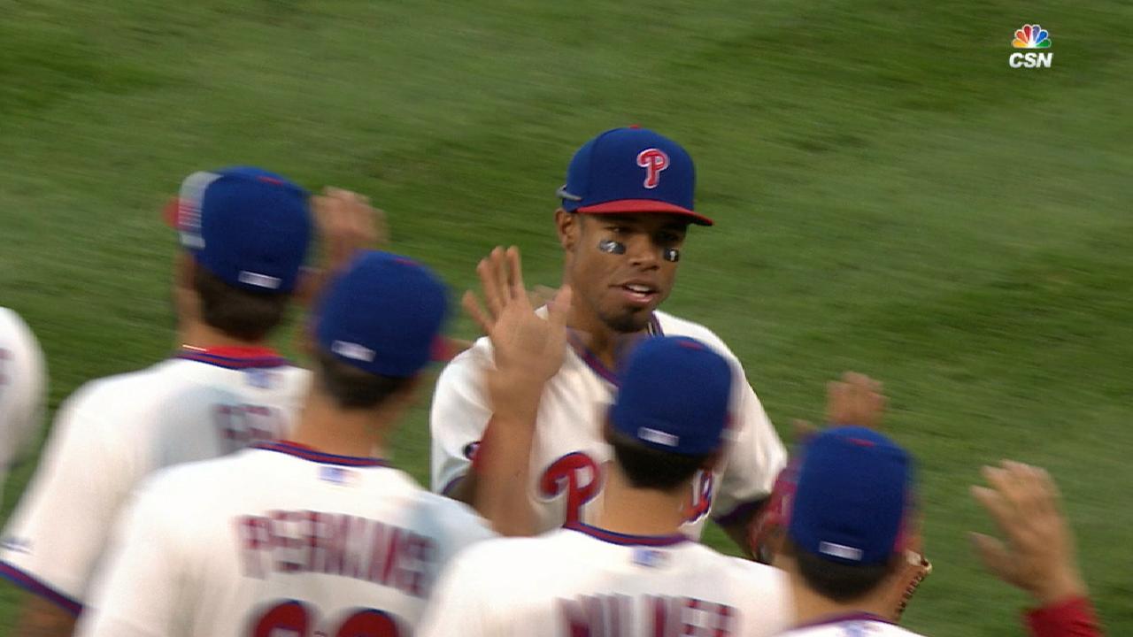 Bats erupt to lift Phils to shutout win in finale