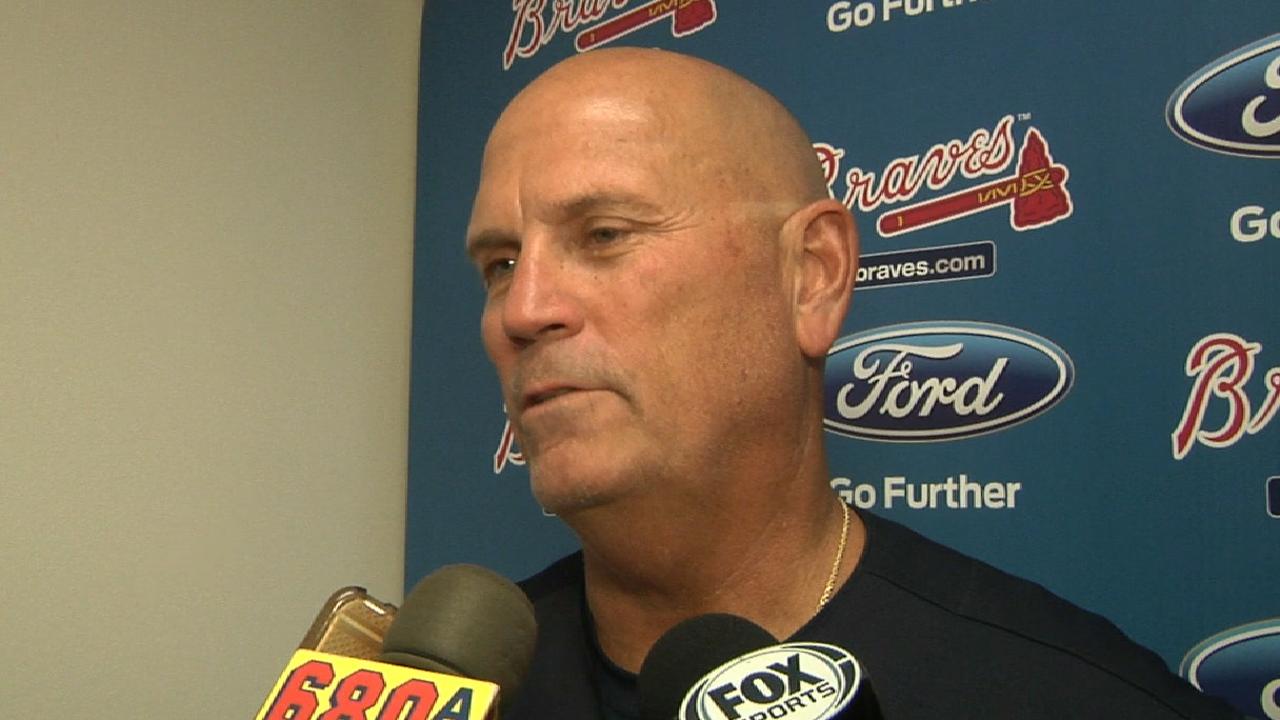 Braves exercise Snitker's option for 2018