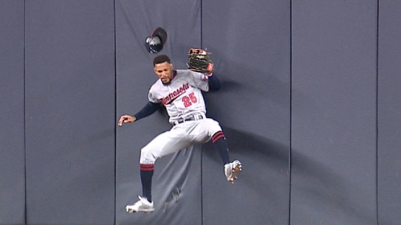 Must C: Buxton's remarkable grab