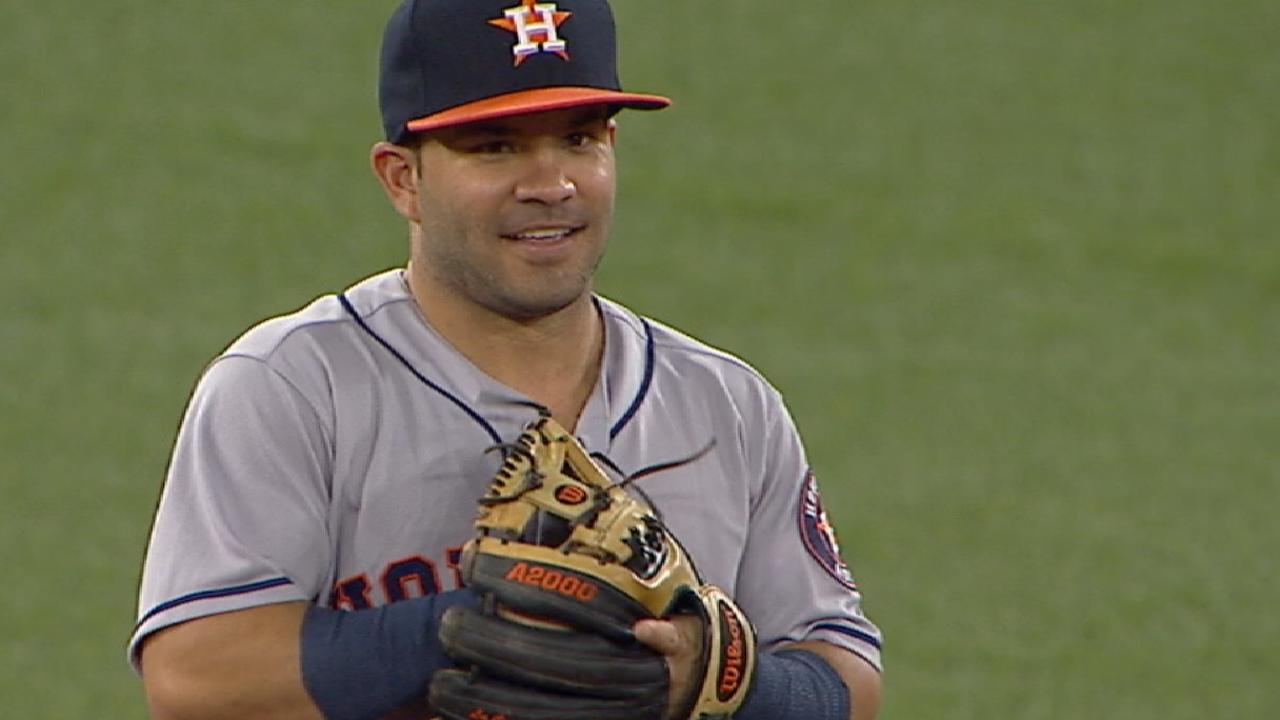 Altuve plays key role in Wilson glove design