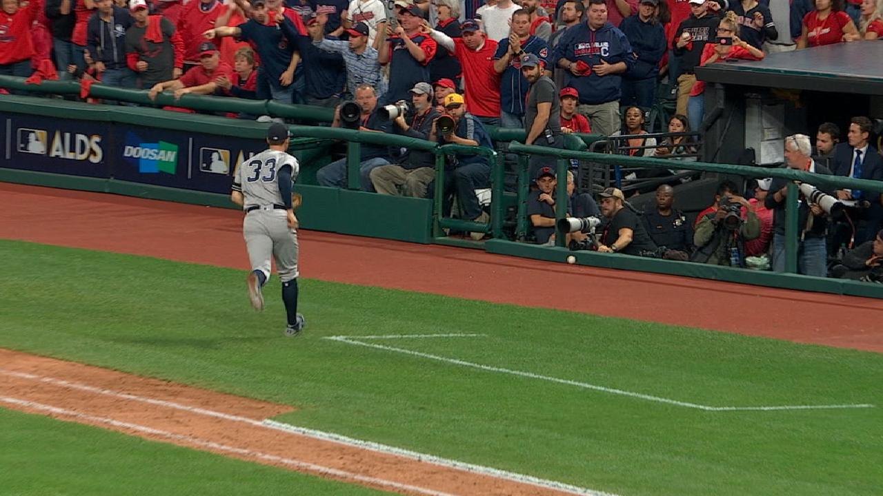 Jackson reaches second on error