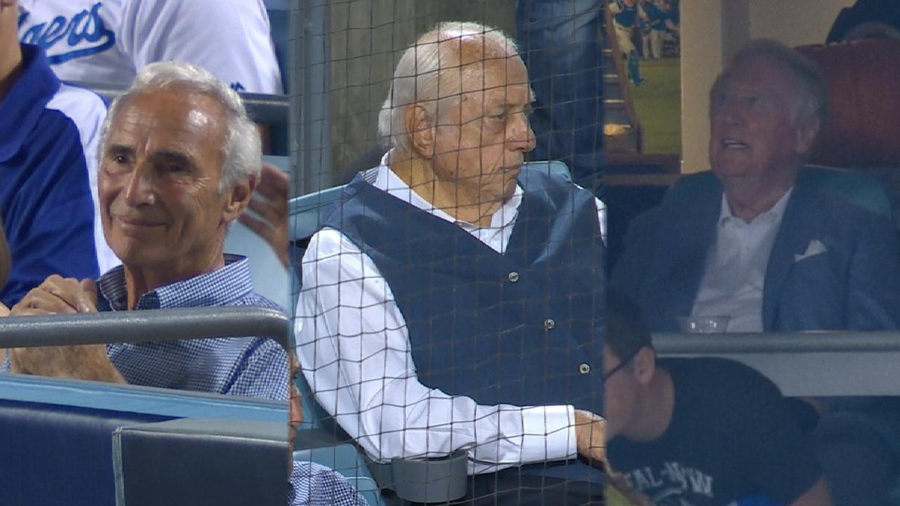 Dodgers legends take in Game 1