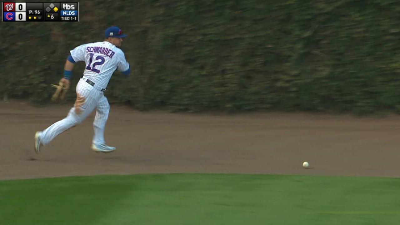 Murphy reaches third on errors