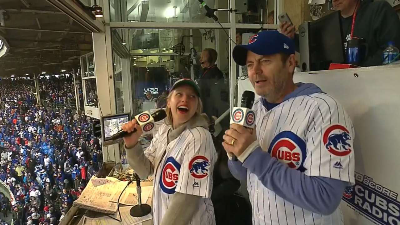 Moss, Offerman sing at Wrigley