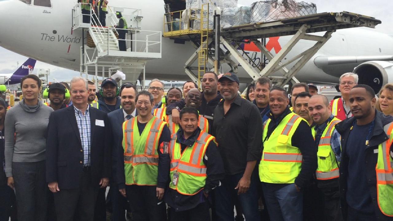 MLB charters cargo plane for PR relief aid
