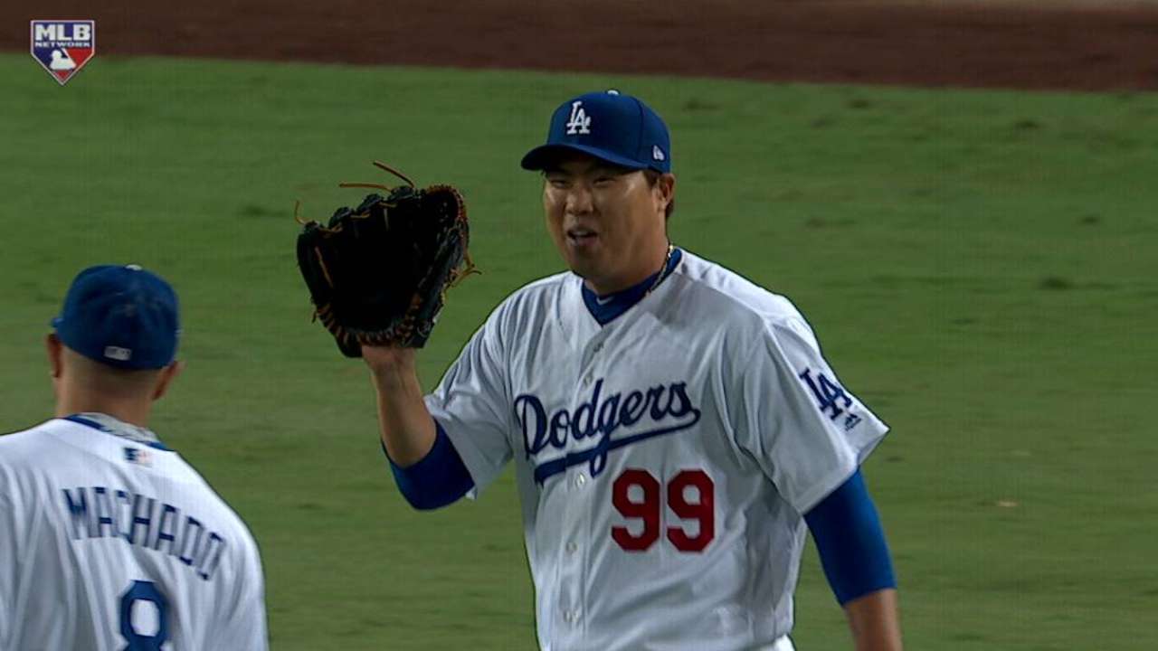 Ryu loses track of outs