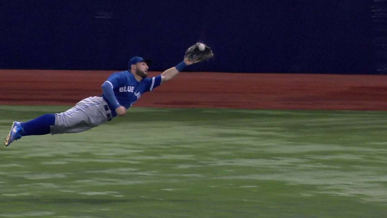 Pillar's outstanding diving grab | 10/02/2015 | MLB.com