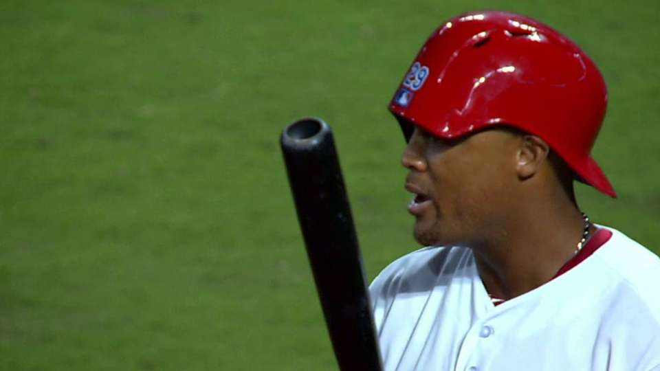 Beltre wears helmet backwards 08/30/2016
