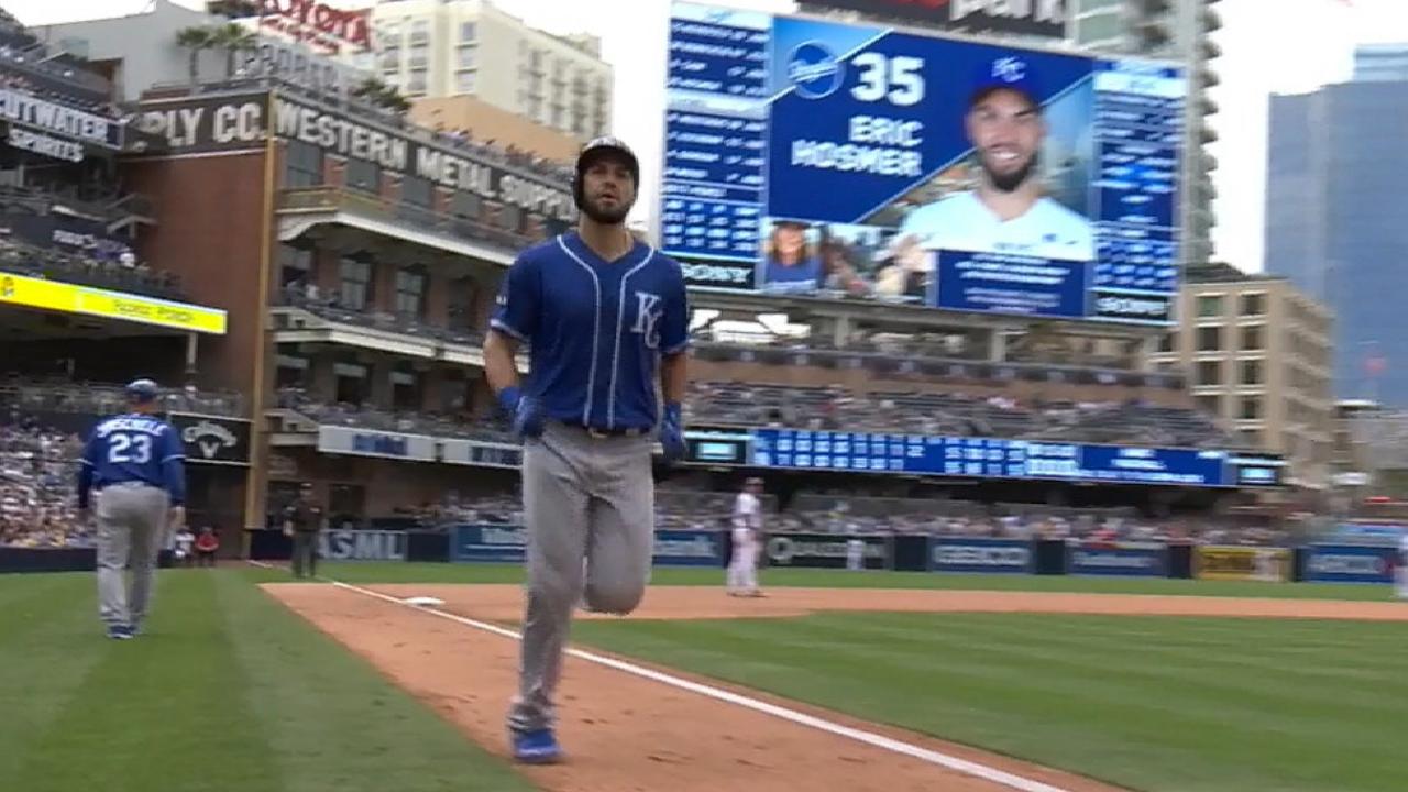 Padres reportedly ink Hosmer