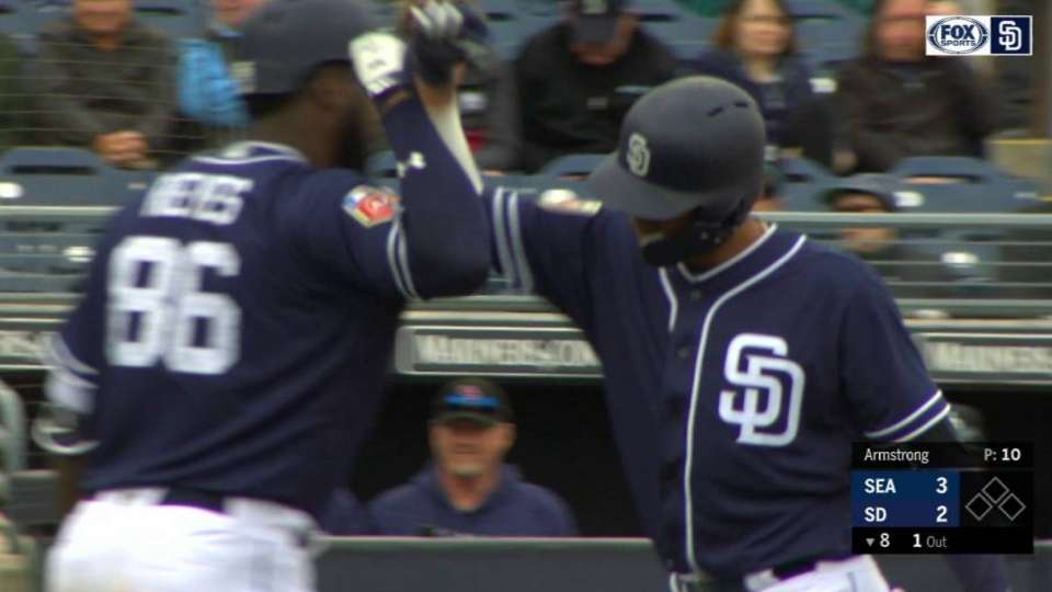 Tatis Jr.'s solo shot