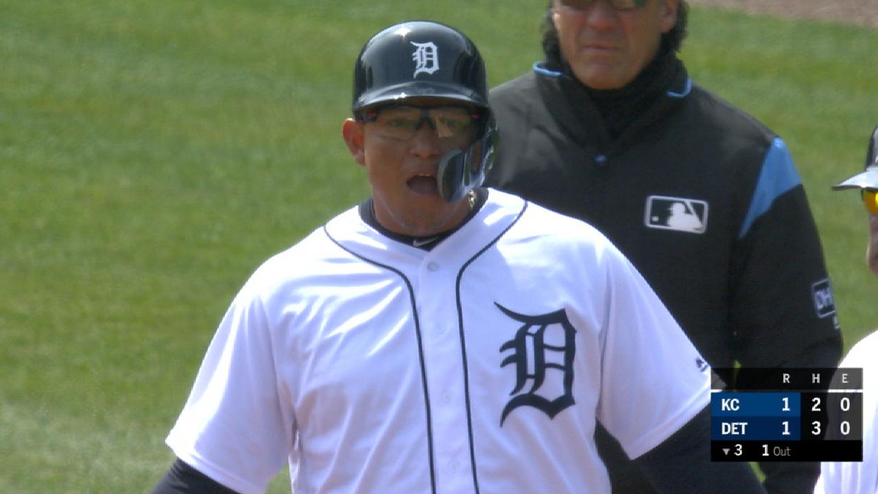 Cabrera's run-scoring single