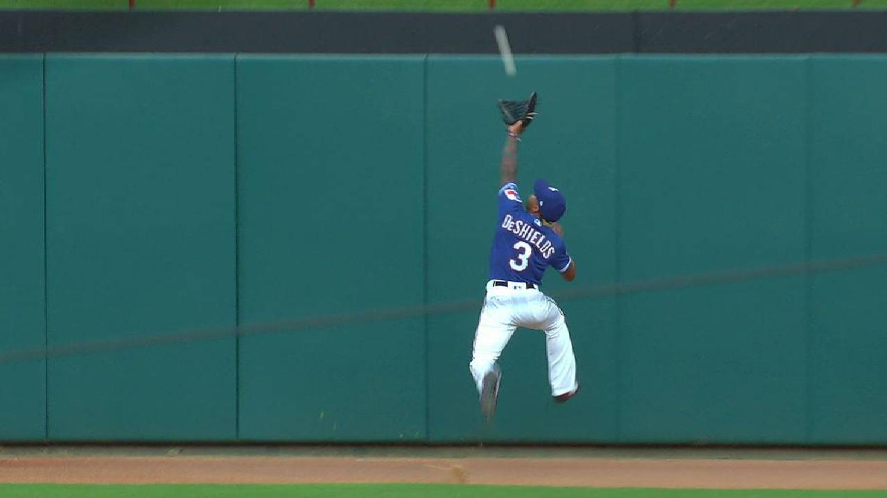 DeShields' incredible catch