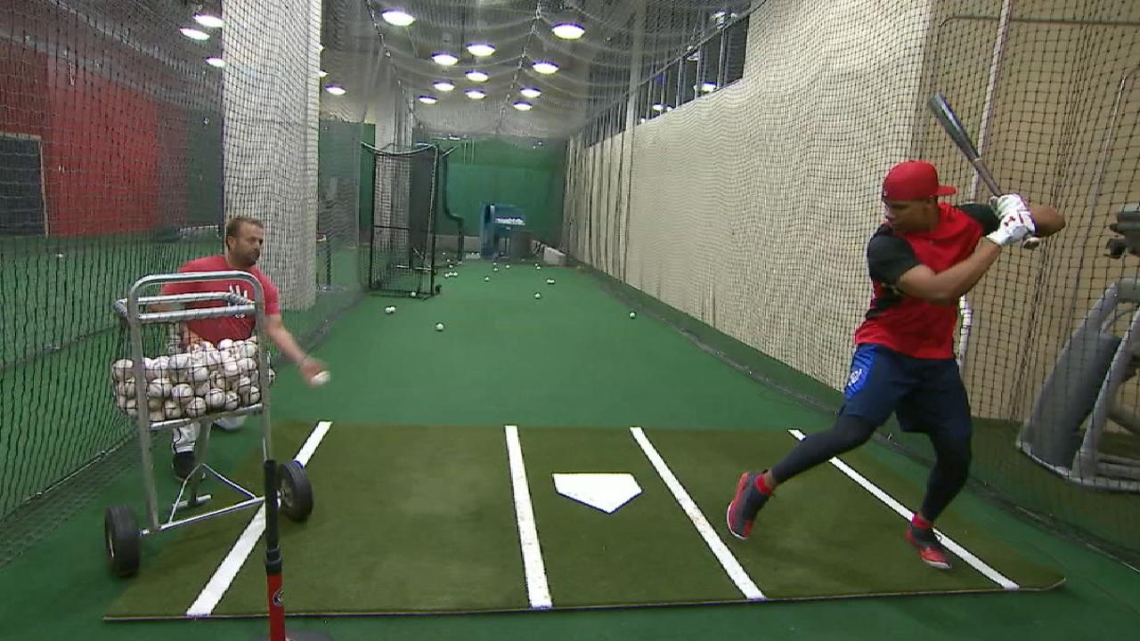 Soto's pregame cage routine